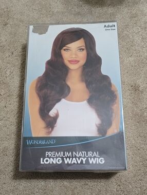 NWT Wonderland Premium Natural Long Wavy Chocolate Wig